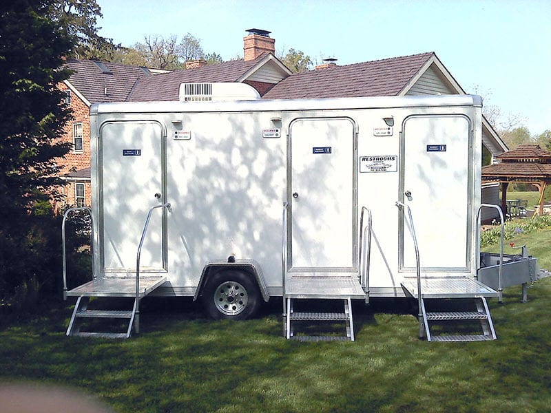 3 stall luxury restroom trailer
